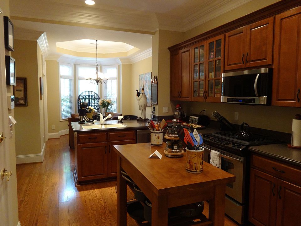 1st image of 8450 Parker Pl