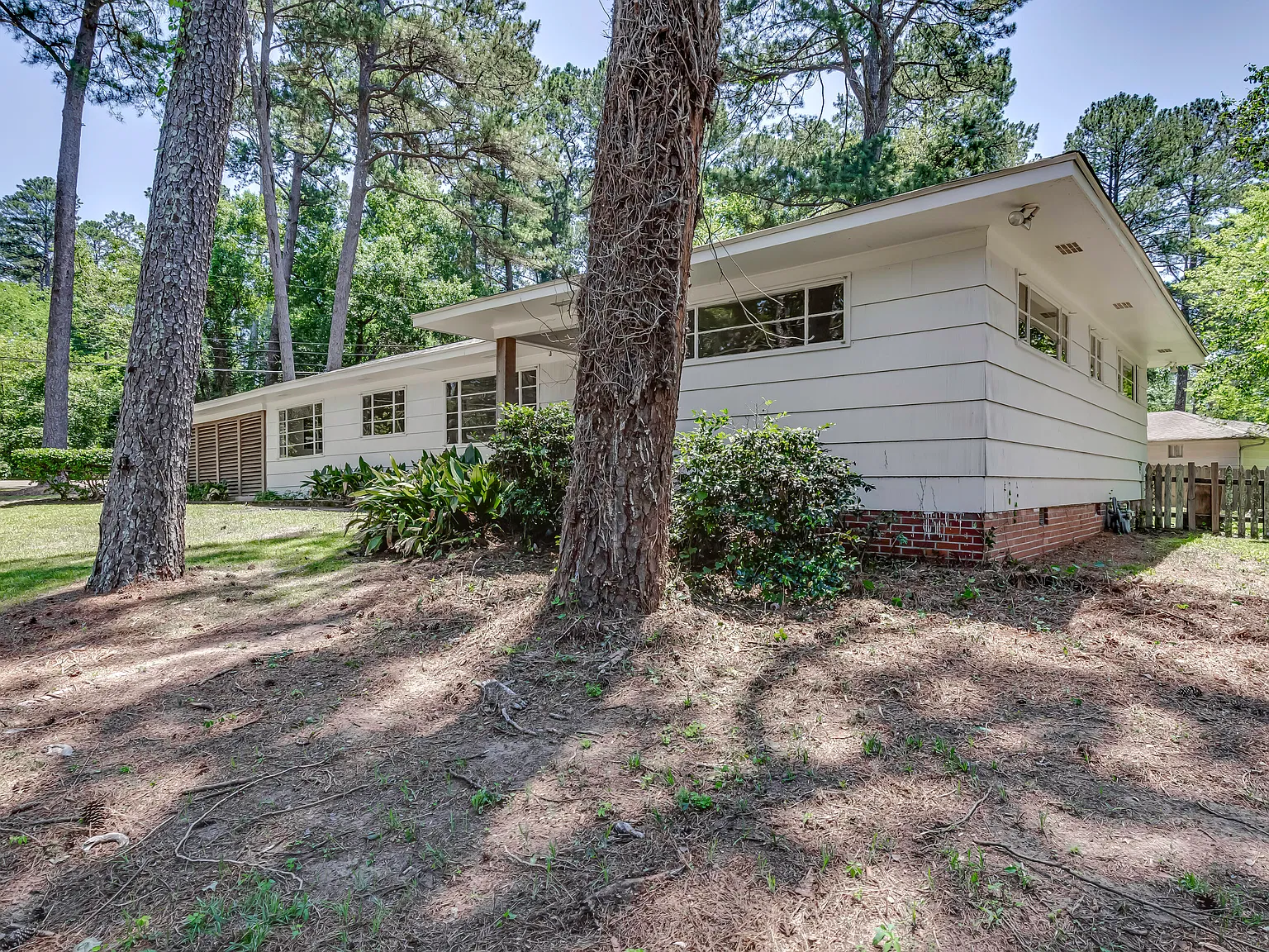 2051 Meadowbrook Rd — Photo 2
