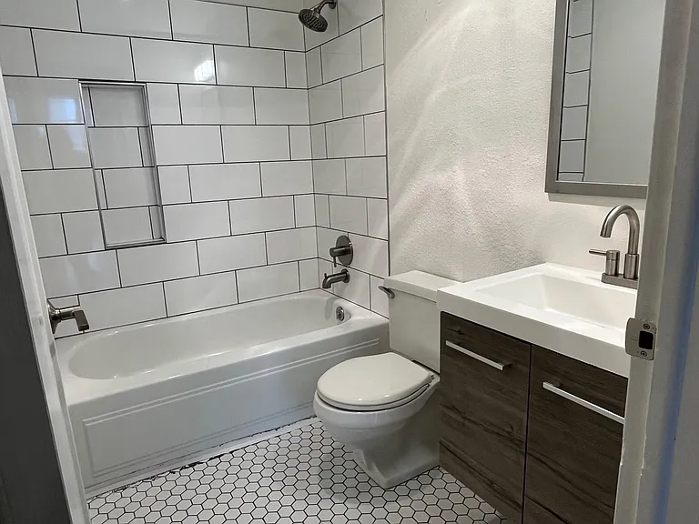 221 W Riverside Ave #13 — Photo 6