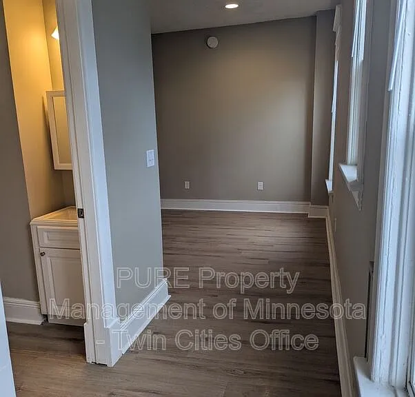 605 Van Buren Ave #1 — Photo 4