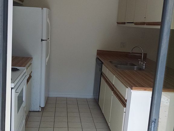 Kitchen with breakfast bar