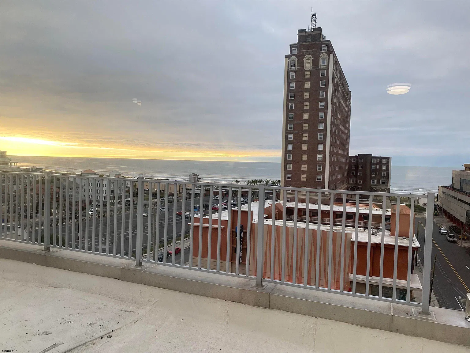 1 bed, 1.0 bath, $1,350 — Photo 4