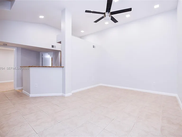 1011 Crystal Way #D — Photo 2