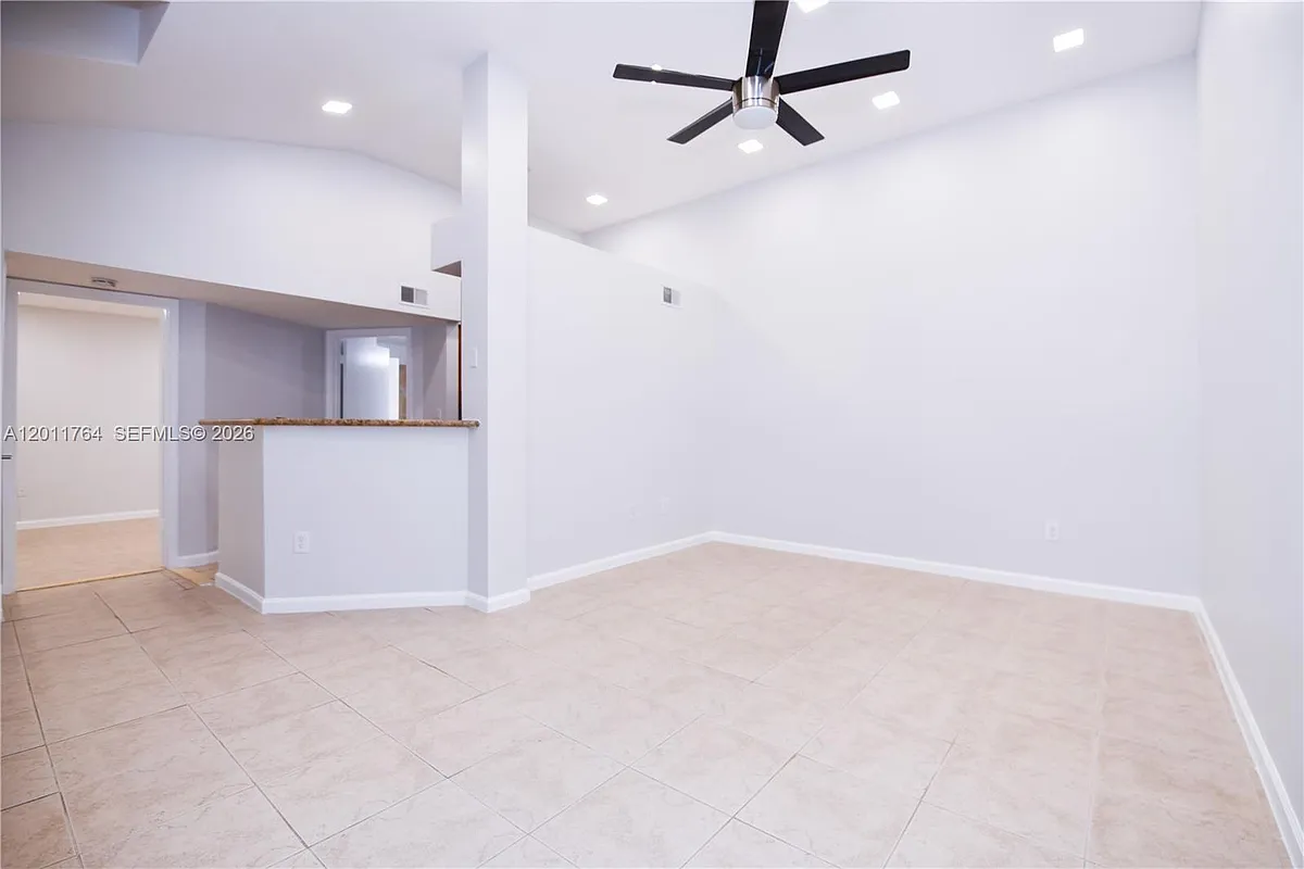 Building Photo - 1011 Crystal Way #D