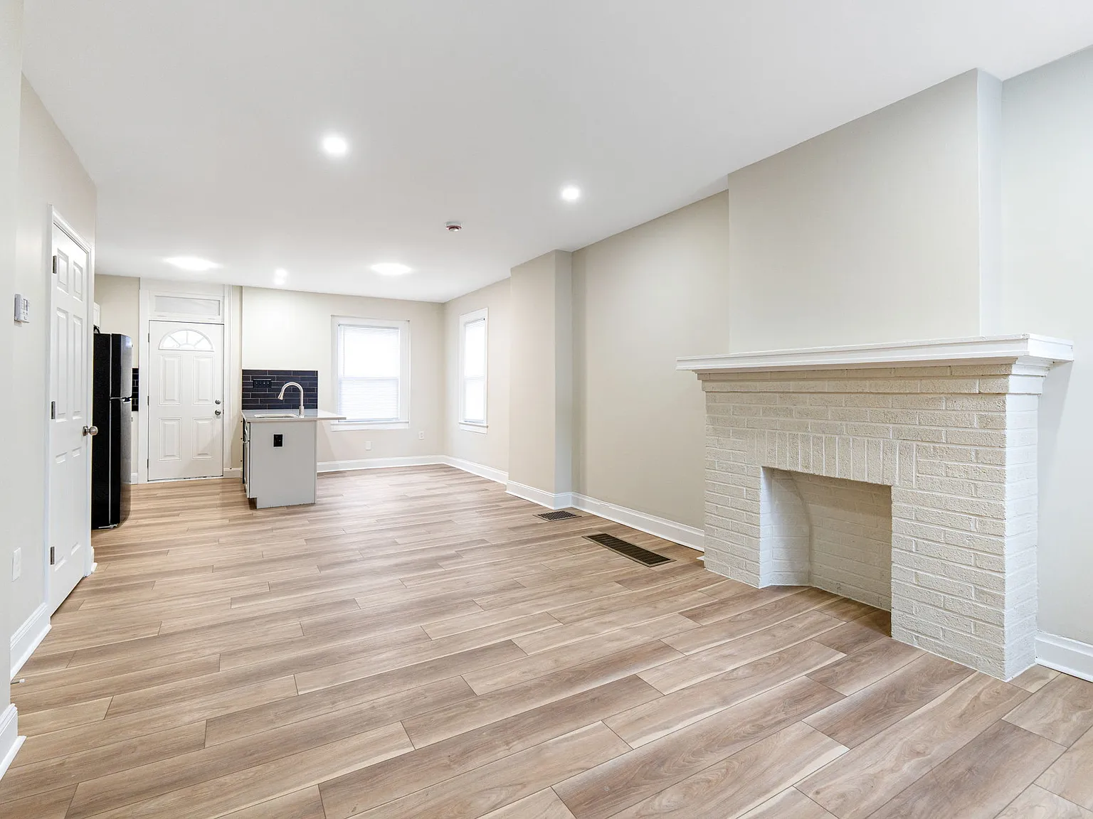 2 bed, 1000 sqft, $1,395 — Photo 3
