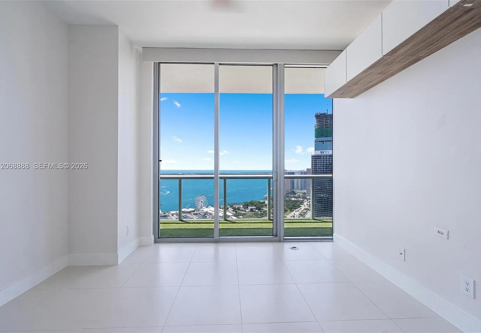 Marinablue Condo — Photo 3