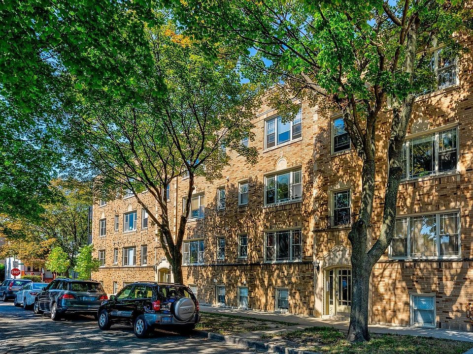 1st image of 3648 W Berteau Ave #1