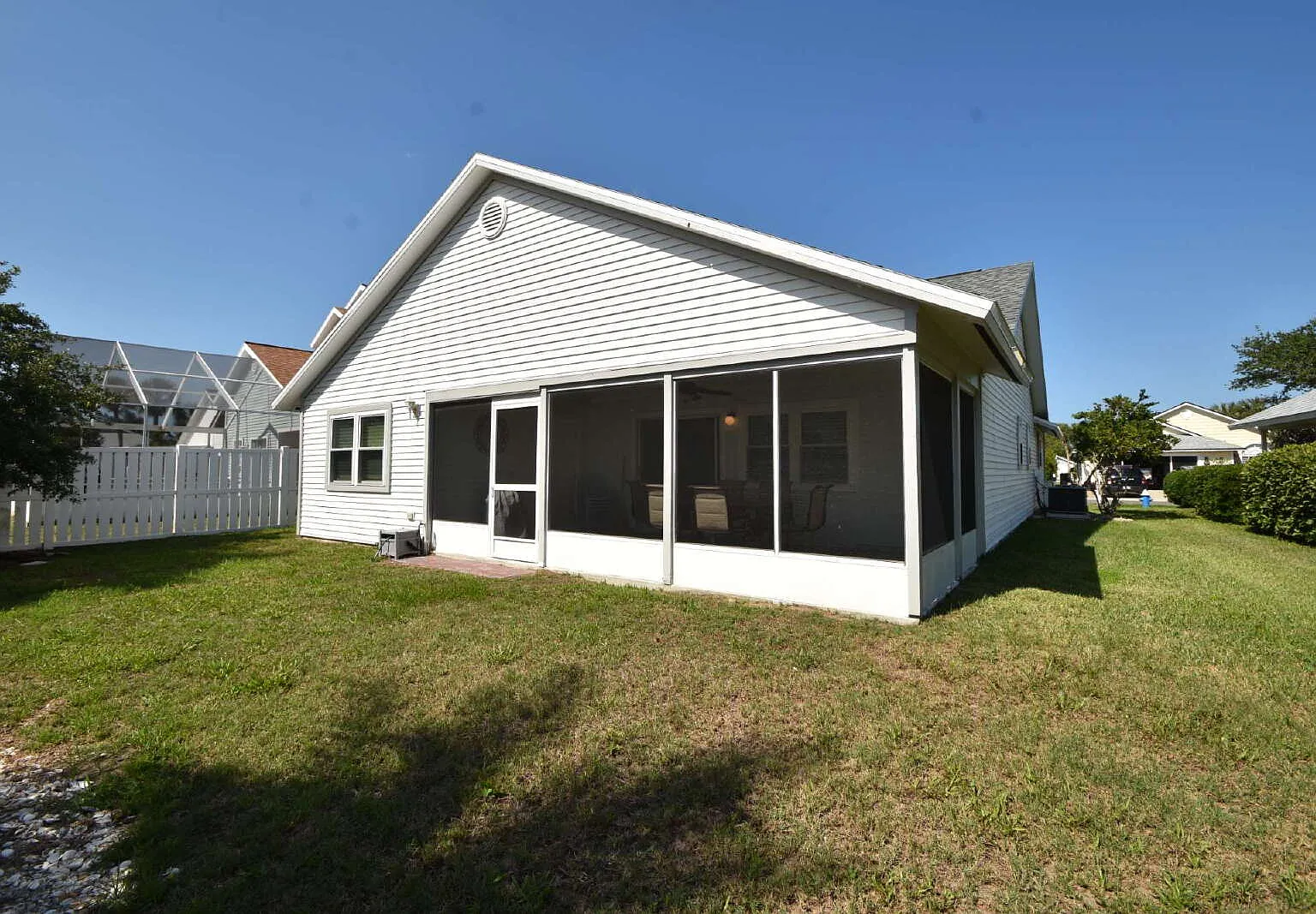 3 bed, 2.0 bath, 1553 sqft, $2,700 — Photo 2