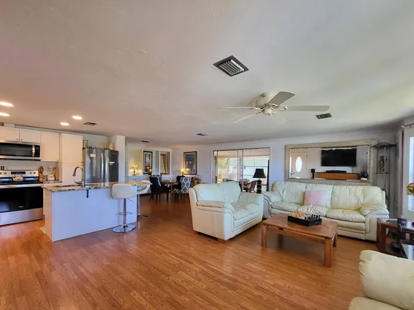 5817 Camelot Dr N, Sarasota, FL 34233