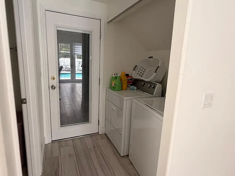 1908 Bridgeview Cir — Photo 11