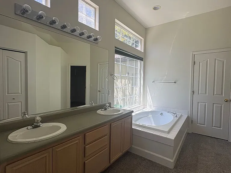 1369 Ridge Point Dr — Photo 12