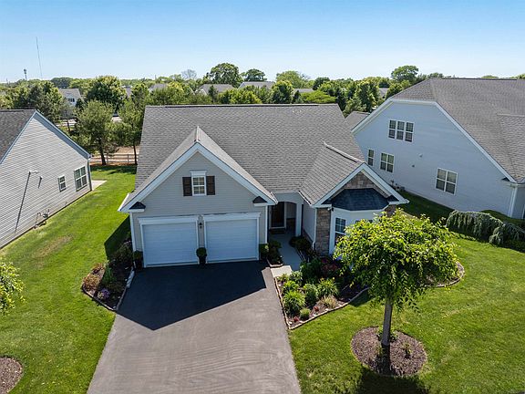 2nd image of 319 Aberdeen Way