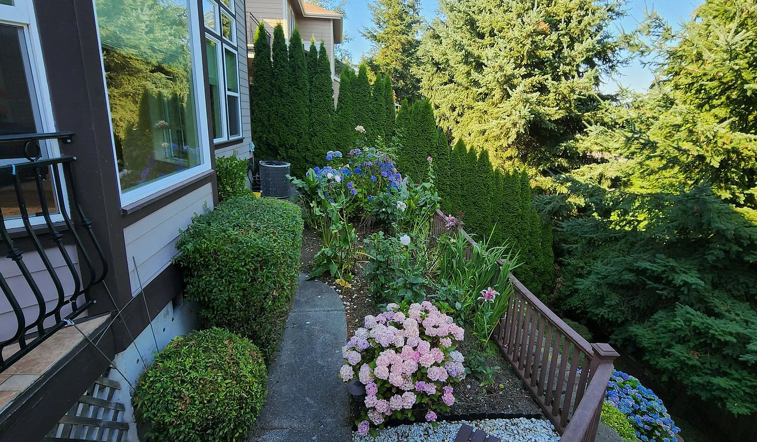 Bright & Open Federal Way 3 Bed 4 Bath Home — Photo 4