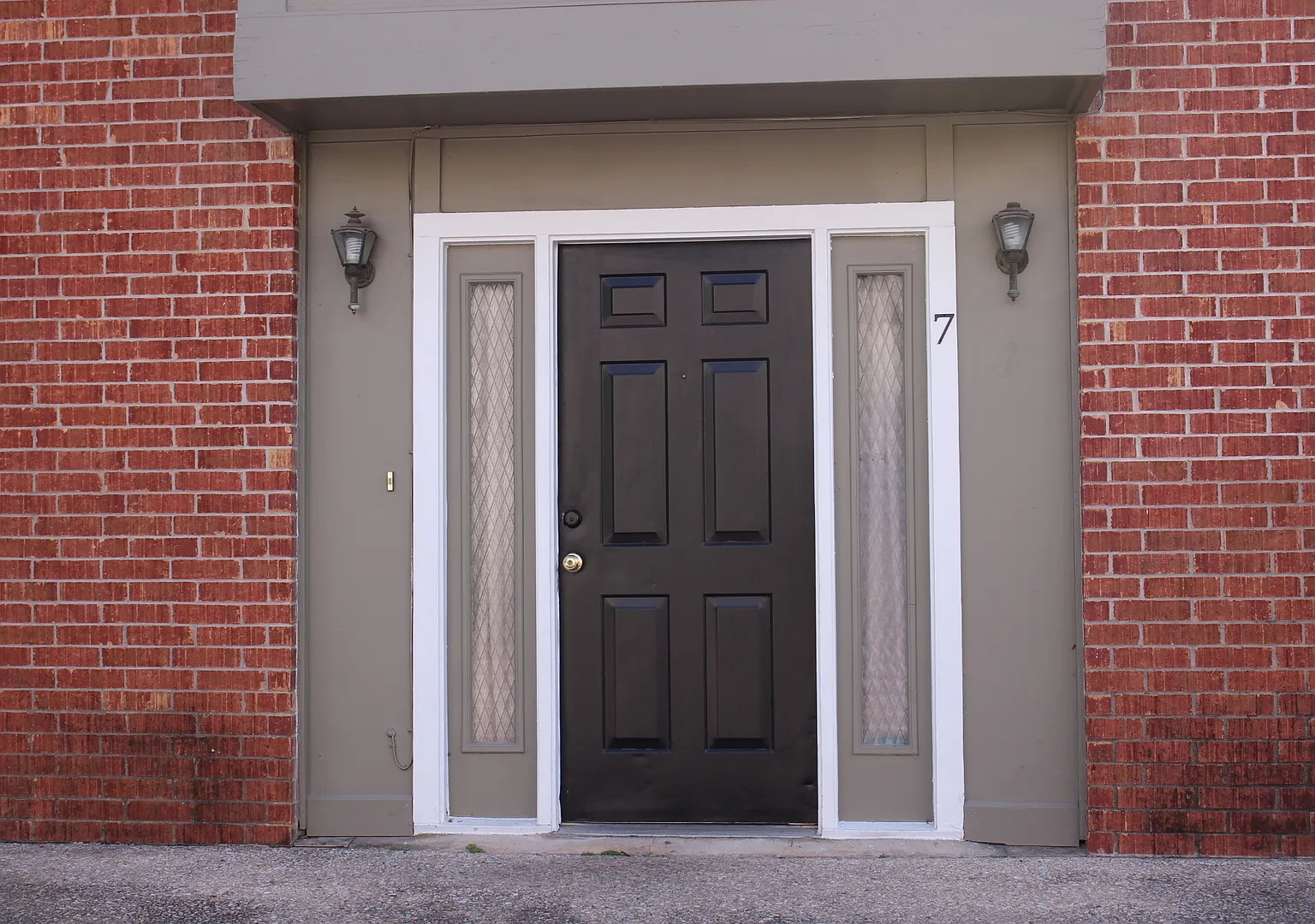 1221 W. Hopkins St — Photo 2