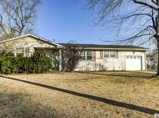 1103 Rutledge St, Pawnee, IL 62558