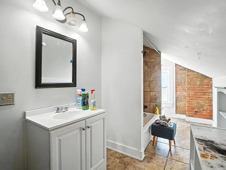 843 Overton St — Photo 28