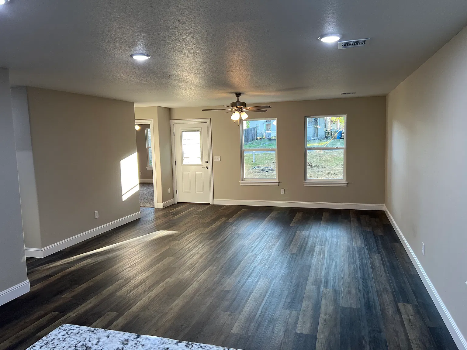 3 bed, 1400 sqft, $1,600 — Photo 3
