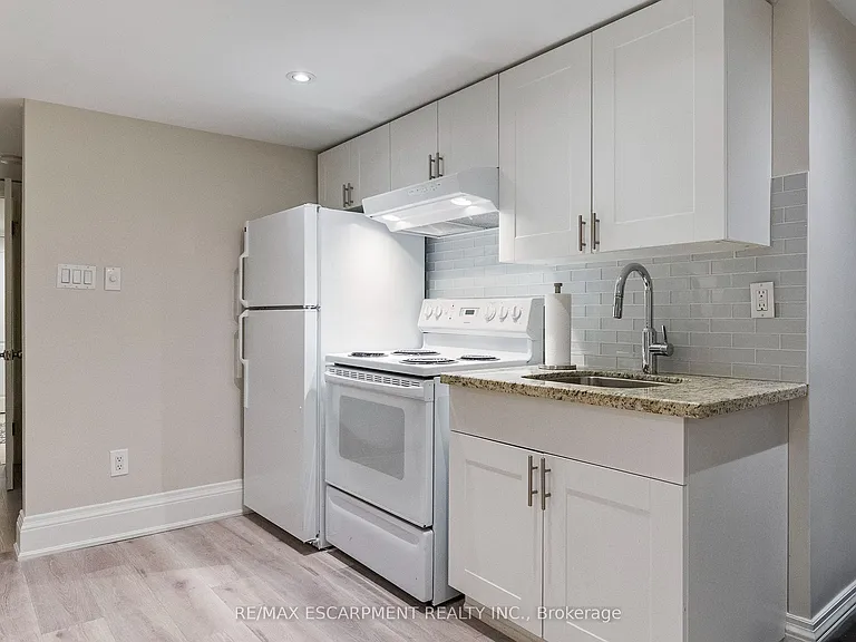 615 Vanessa Cres — Photo 35
