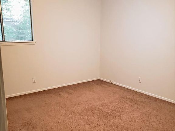 5th image of 831 Sussex Dr
