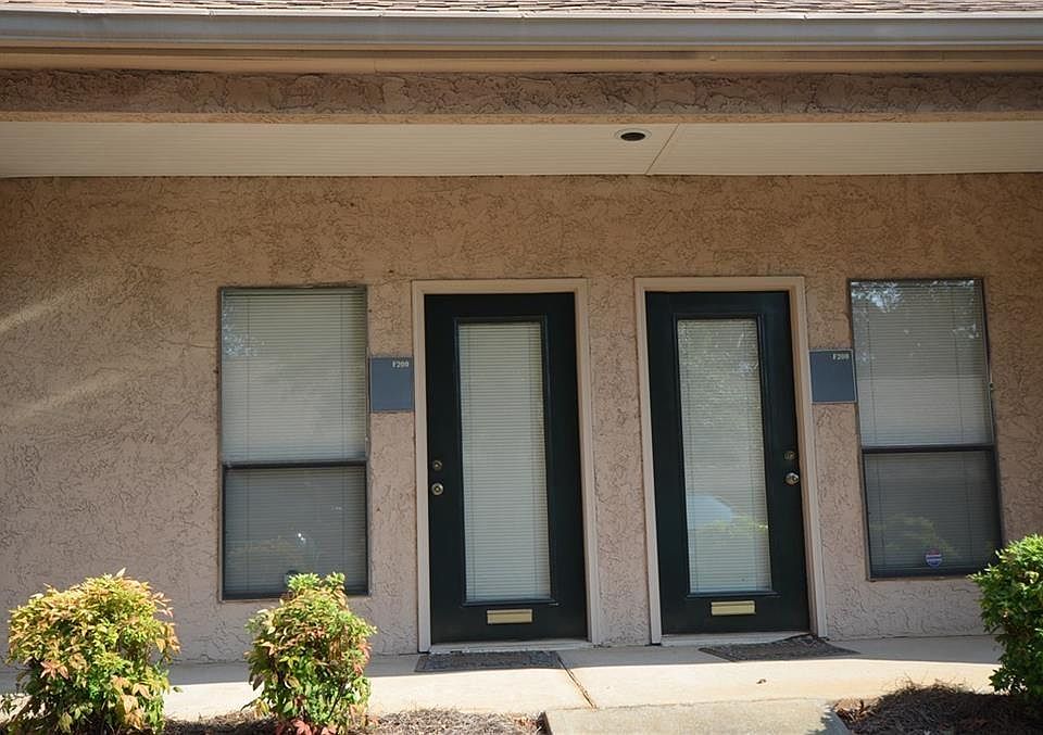 2nd image of 770 Old Roswell Rd