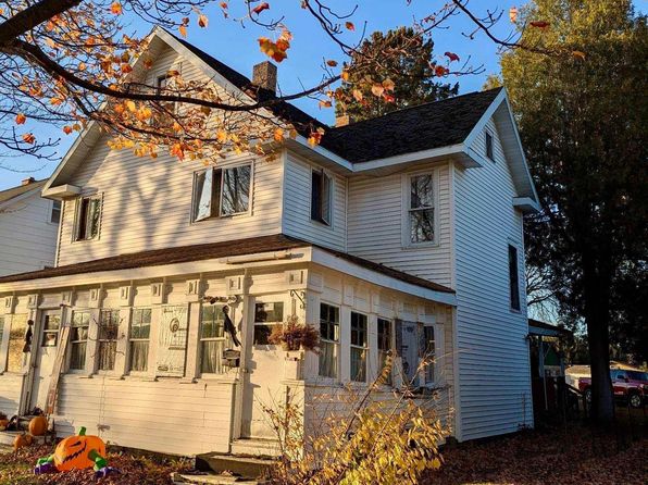 416 W Minckler St, Iron River, MI 49935