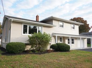 4 Quaker Ln, Colonia, NJ 07067