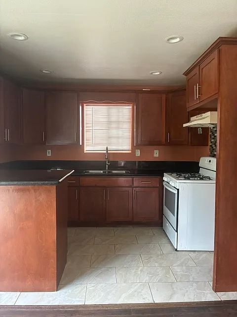 2 bed, 899 sqft, $2,000 — Photo 4