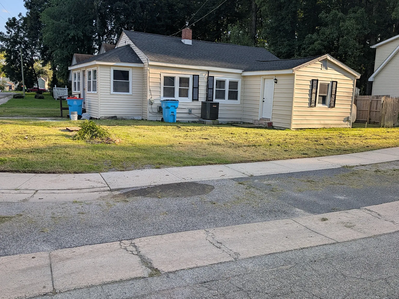 4 bed, 1290 sqft, $2,300 — Photo 2