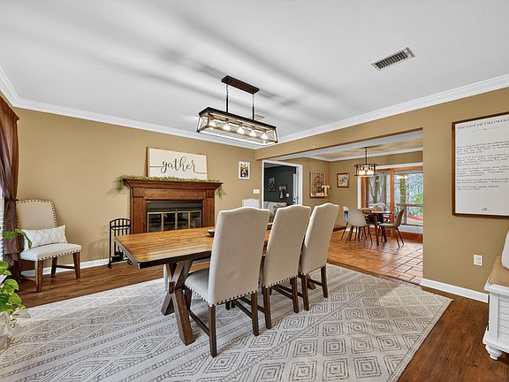 3rd image of 707 Brookdale Dr