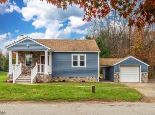 11 Roxbury Ave, Ledgewood, NJ 07852