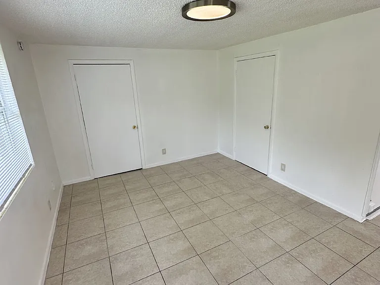 7915 Hare Ave — Photo 3