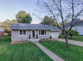601 N 5th St, Rogers, AR 72756