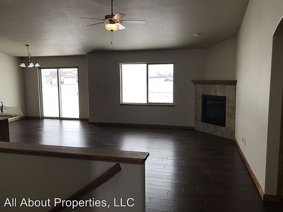 4th image of 540 S Mountain View Dr