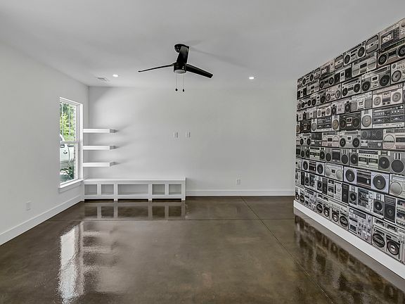 4th image of 2466 Millwood Ave #A