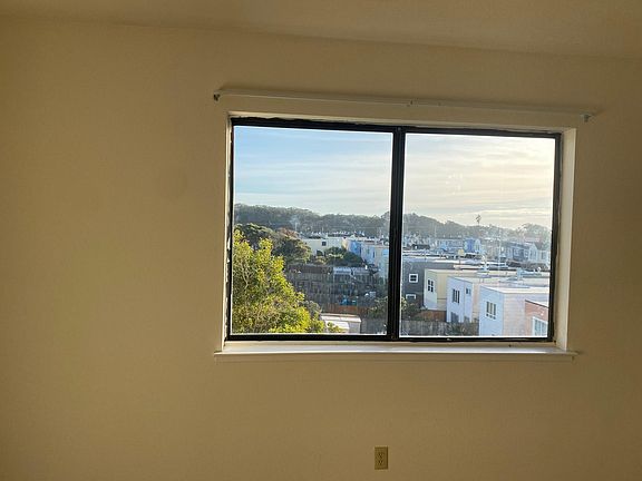 5th image of 3131 Vicente St APT 301