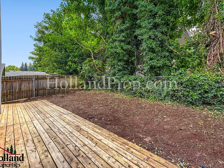3228 SE Filbert St — Photo 26