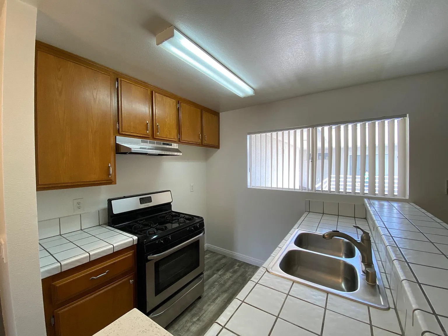 14615 Burbank Blvd — Photo 3