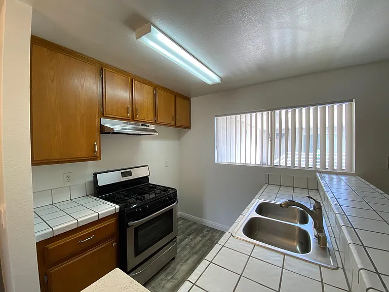 14615 Burbank Blvd #202B — Photo 3