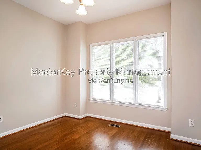 1600 Nesfield Pl — Photo 4