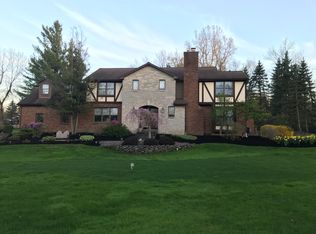 9245 Hunt Club Ln, Clarence, NY 14031