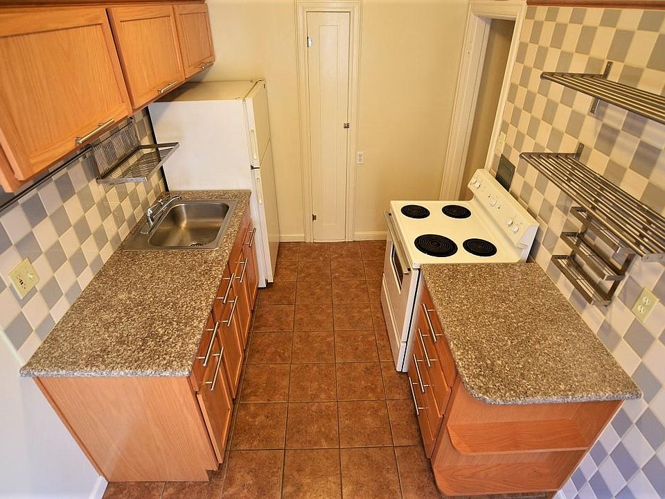 1st image of 291 Lester Ave #107