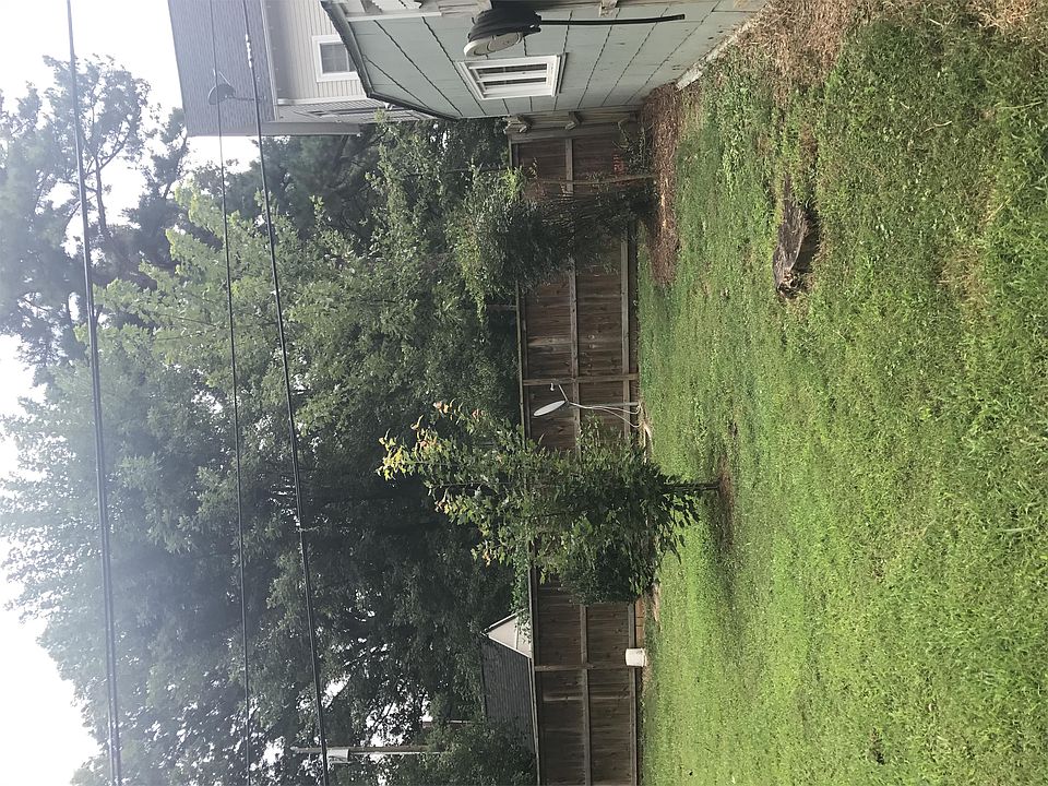 2nd image of 2401 Bay St