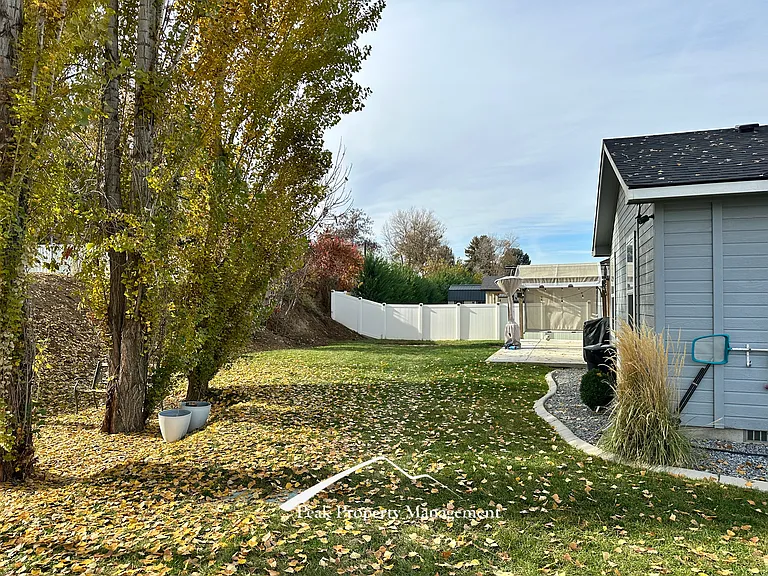 2070 Kelly Dr — Photo 19