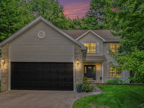 2514 Greenwich Cir, Midland, MI 48642
