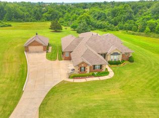 1986 Redbud Creek Dr, Harrah, OK 73045