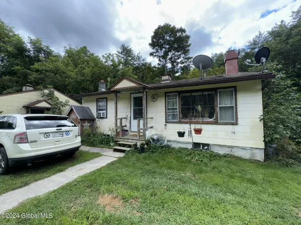 57 Dayfoot Road, Petersburgh, NY 12138