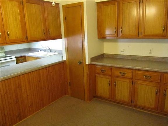 4th image of 901 Bishop Ct