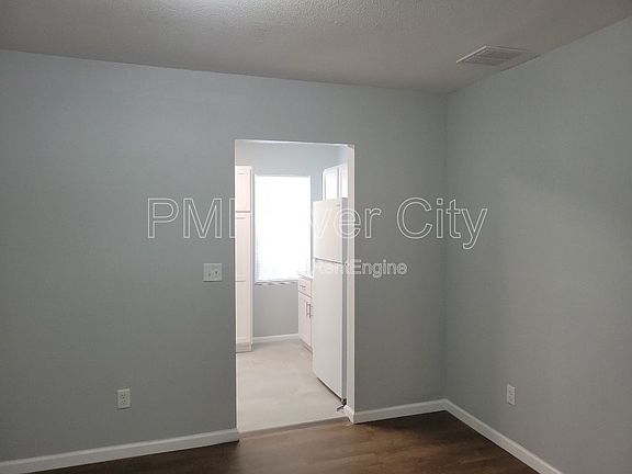 5th image of 1356 River Hills Cir E