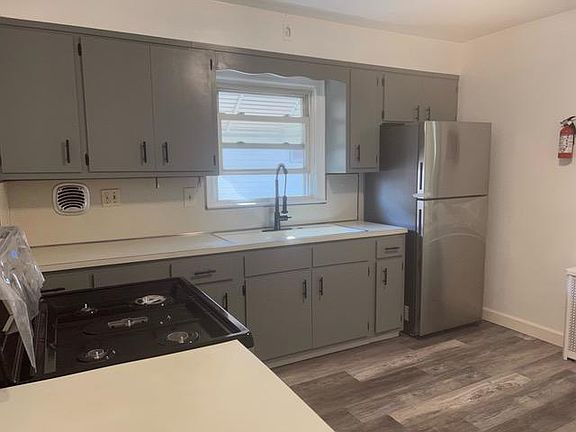 4th image of 387 McKinley St Floor 2