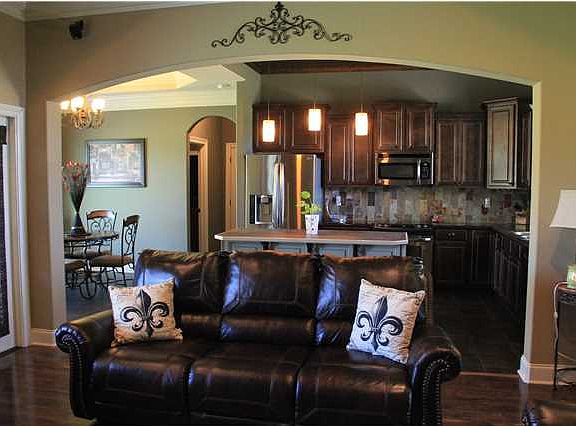 4th image of 209 Oak Shadows Dr